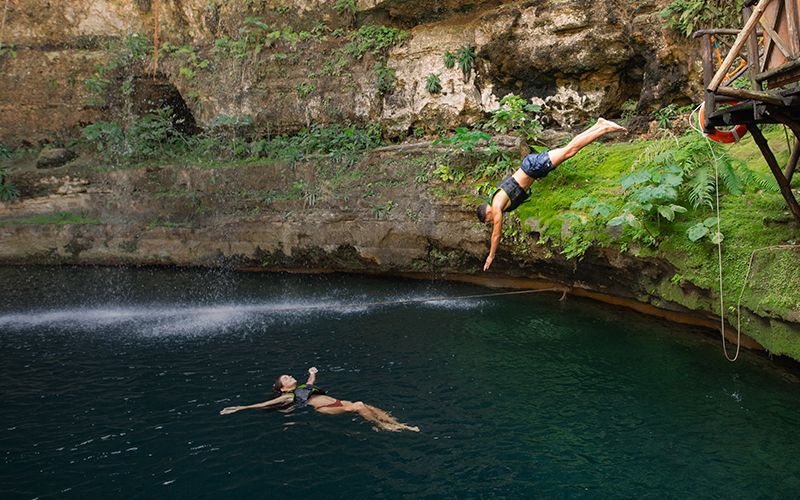 Blog 3 Imagen 3 Foto Turistas Nadando En Cenotes