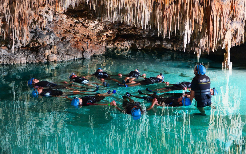 Blog 5 Imagen 4 Foto De Turistas Flotando En Ro Secreto