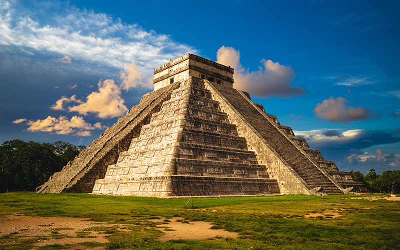 Templo de Kukulkán en Chichén Itzá, símbolo de la arquitectura maya