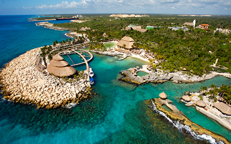 Panoramic view of Xcaret Park in the Riviera Maya surrounded by lush nature.